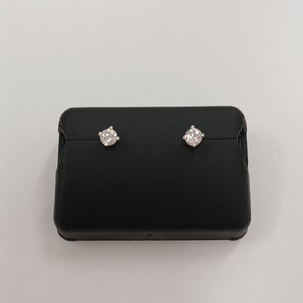 Moisssanite 925 Silver Pushback Stud Earrings 0.25 Ct Retails $100